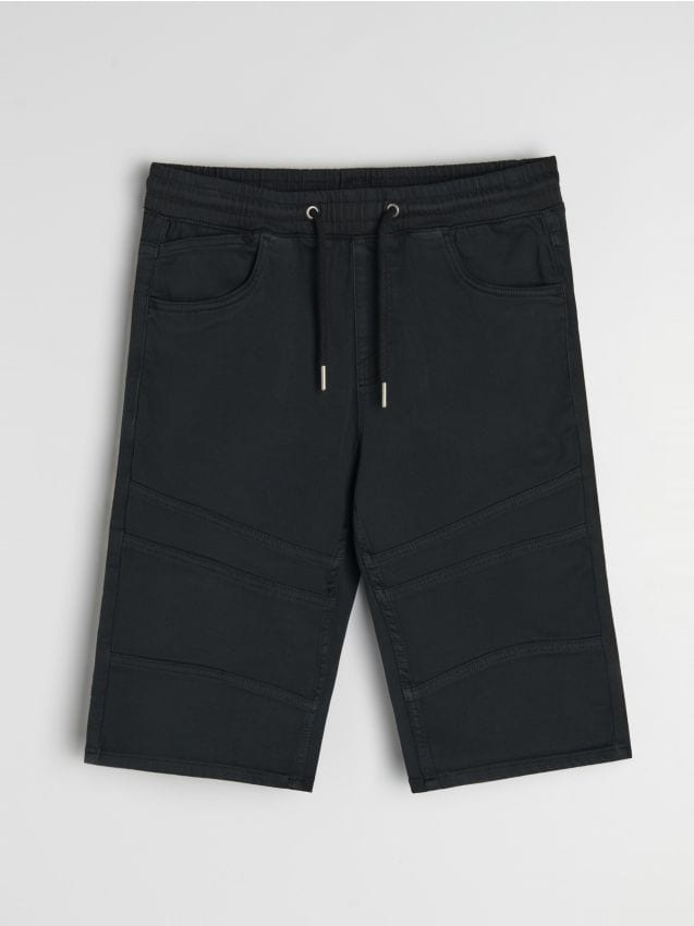 Sinsay - Pantaloni scurți jogger, din denim - negru