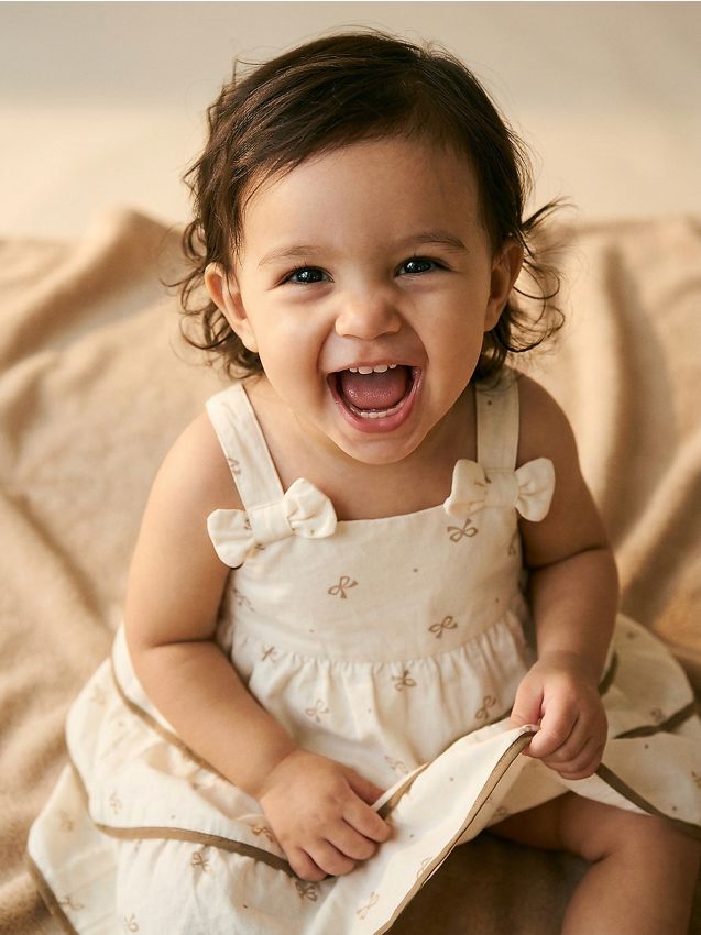 Sinsay - Rochie cu fundițe și volănașe - crem