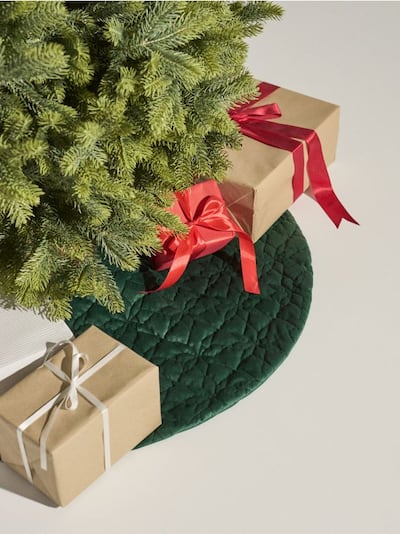 Ukrasni tepih ispod novogodišnje jelke