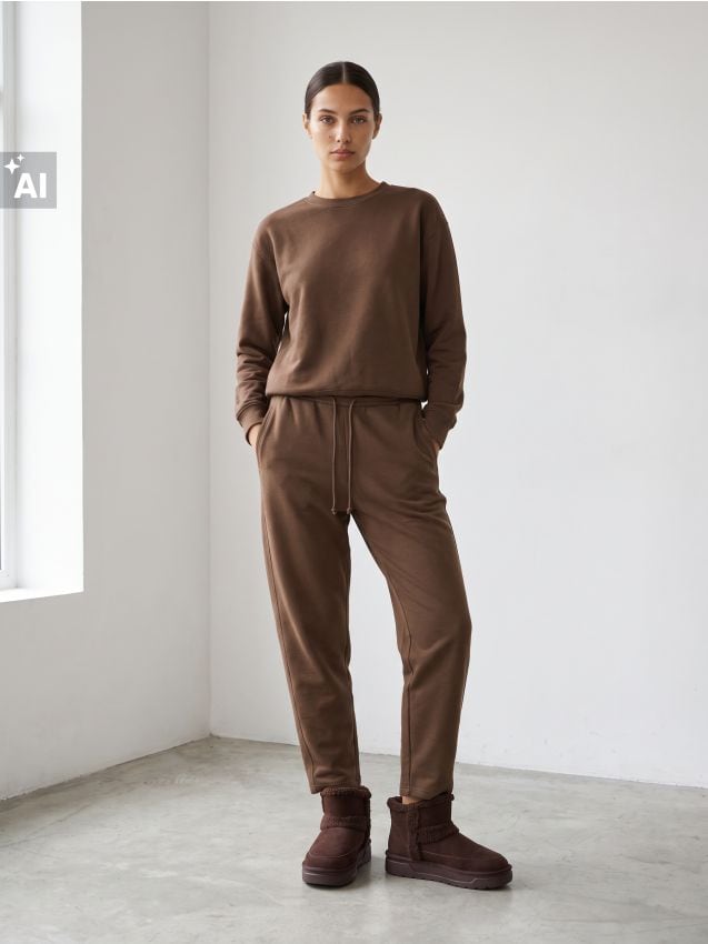 Sinsay - Pantaloni de trening barrel din fleece - maro
