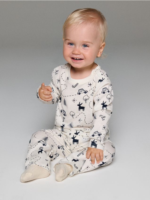 Sinsay - Vianočné pyžamo s potlačou sobov a zimných motívov - krémová
