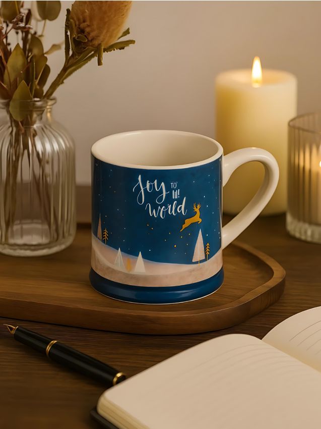 Sinsay - Cană de Crăciun din ceramică cu inscripția „Joy to the World“ - verde-închis