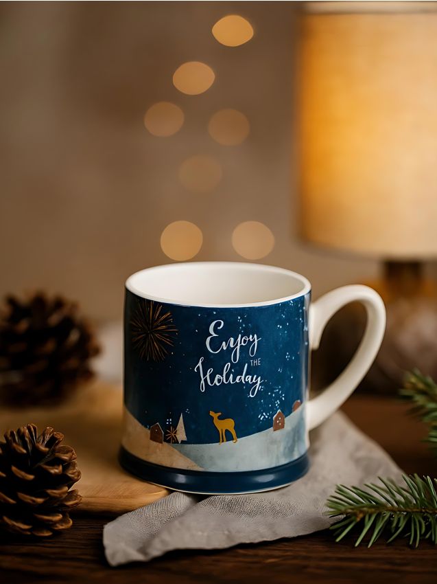 Sinsay - Cană de Crăciun din ceramică cu inscripția „Enjoy the Holiday“ - multicolor