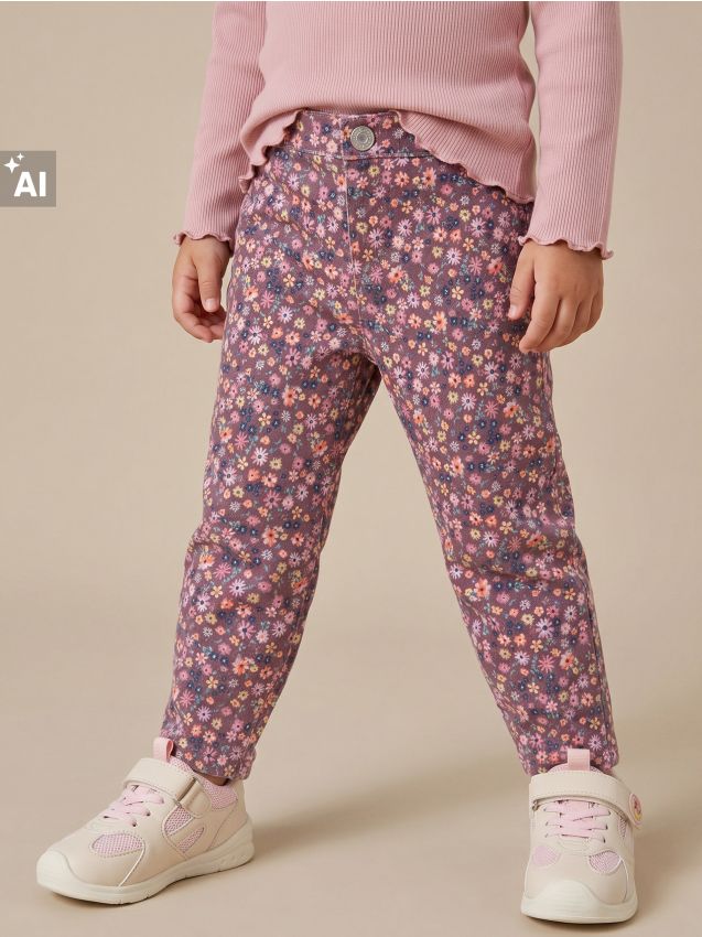 Sinsay - Pantaloni din denim cu motiv floral - roz-fuchsia