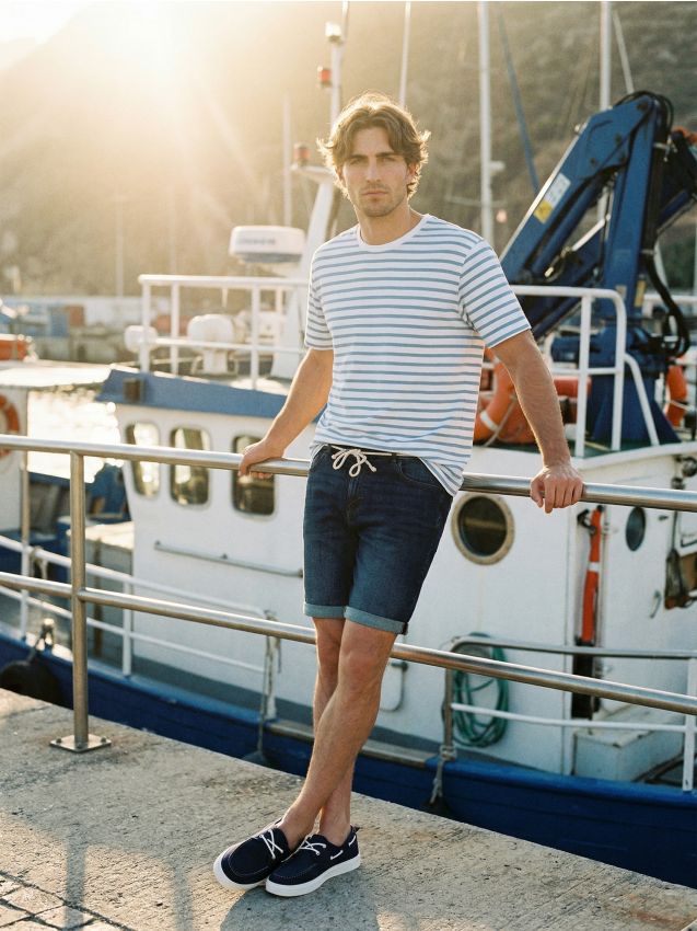 Sinsay - Pantaloni scurți din denim din bumbac cu efect spălat - bleumarin