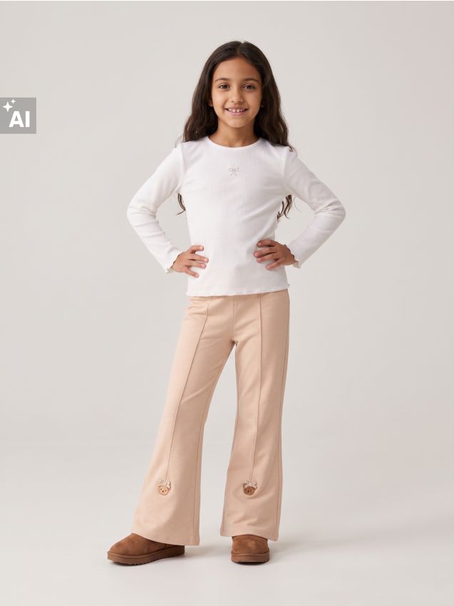 Sinsay - Pantaloni flare cu bumbac - bej