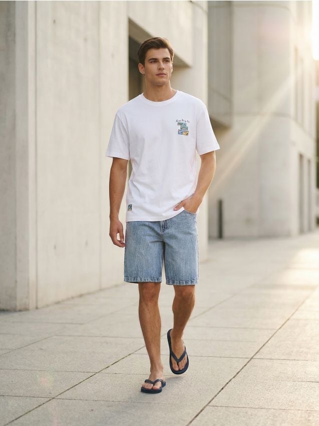 Sinsay - Pantaloni scurți din denim cu efect prespălat - albastru