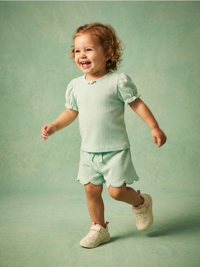 Sinsay - Pantaloni scurți din bumbac cu volan decorativ - verde-mentă