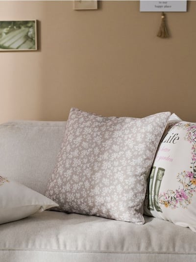 Μαξιλαροθήκη με λουλουδάτο σχέδιο