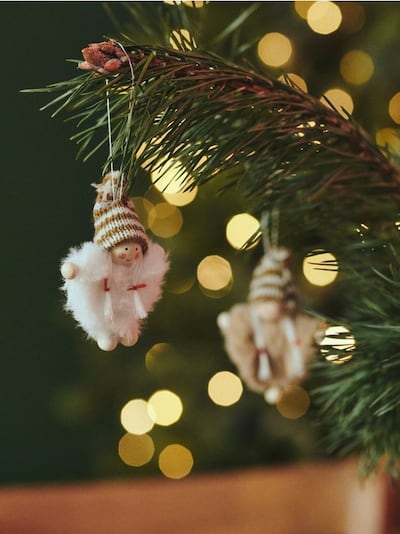 Сет од 4 божиќни украси во форма на куклички