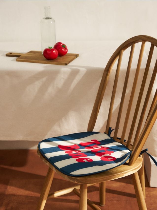 Sinsay - Pernă pentru scaun cu inscripția „Tutto Bene” - albastru