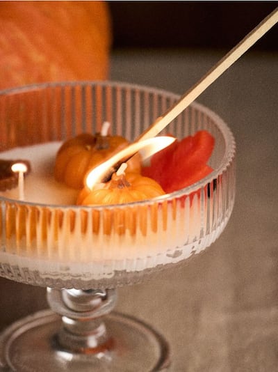 Ароматична свічка з мотивом гарбуза та листя Pumpkin Spice