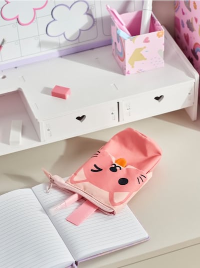 Pencil case s patentnim zatvaračem