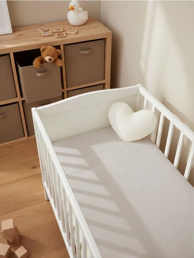 Sinsay - Detské zamatové prestieradlo s gumou - svetlomodrá