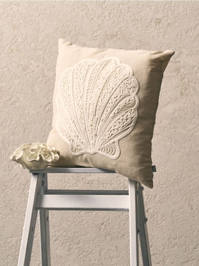 Sinsay - Față de pernă cu motiv de scoici - bej