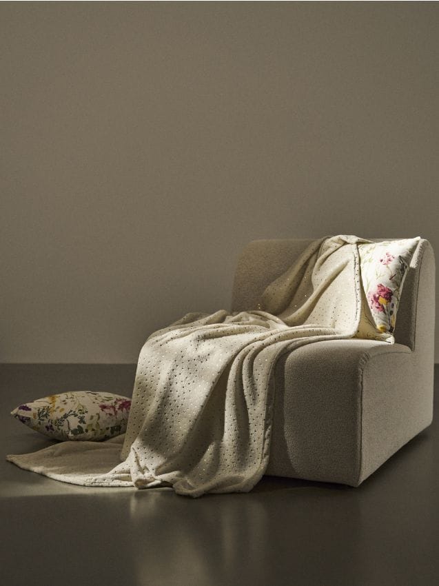 Sinsay - Pătură cu decorațiuni aurii - nude