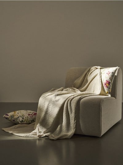 Κουβέρτα με χρυσές διακοσμήσεις