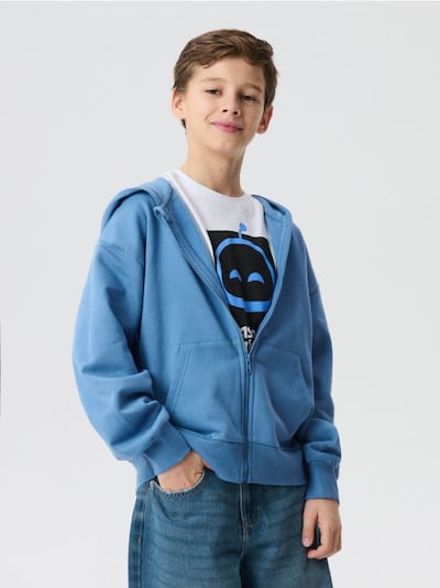 Kapucnis cipzáras melegítőfelső