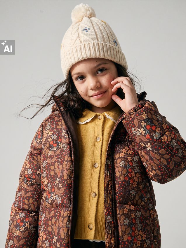 Sinsay - Set cu model tricotat decorativ: căciulă cu pompon și fular tubular cu broderie florală - crem