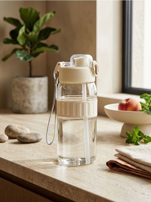 Sinsay - Sticlă de apă cu mâner și pai - crem
