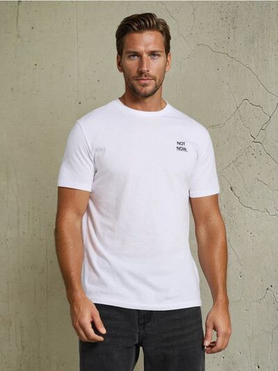 Бавовняна футболка з написом