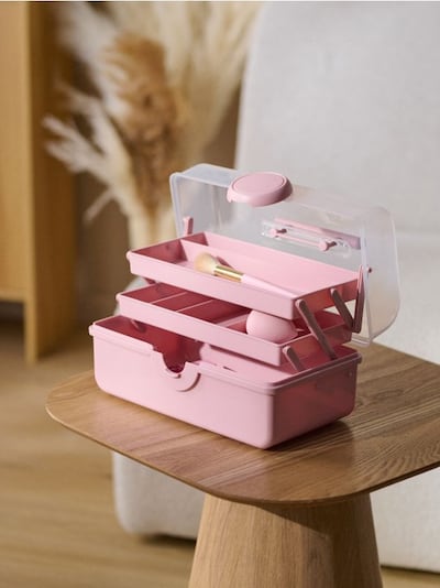 Organizator z zložljivimi policami