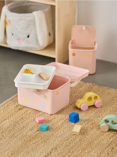 Organizer z pokrywką i naklejkami