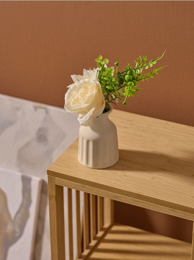 Sinsay - Umelé kvety v keramickej váze - biela