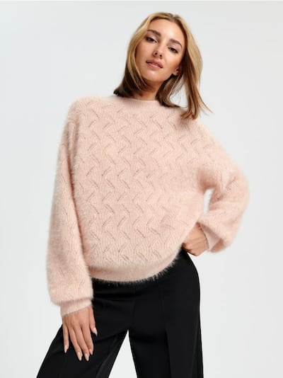 Sweter z ażurowym wzorem