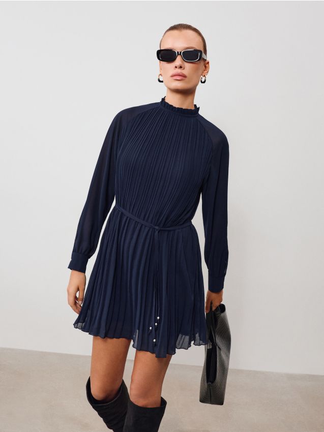 Sinsay - Rochie mini plisată cu guler înalt și curea - bleumarin