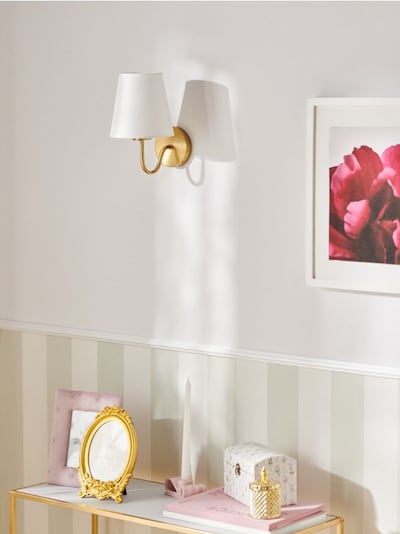 Elegants sienas lampa