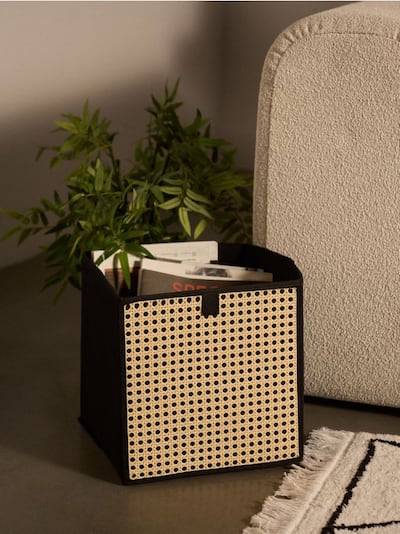 Úložný box s pleteným předním dílem