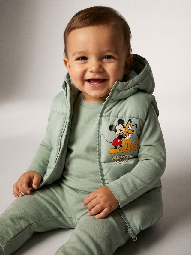 Sinsay - Vestă matlasată cu elemente 3D Mickey Mouse - verde-metalizat