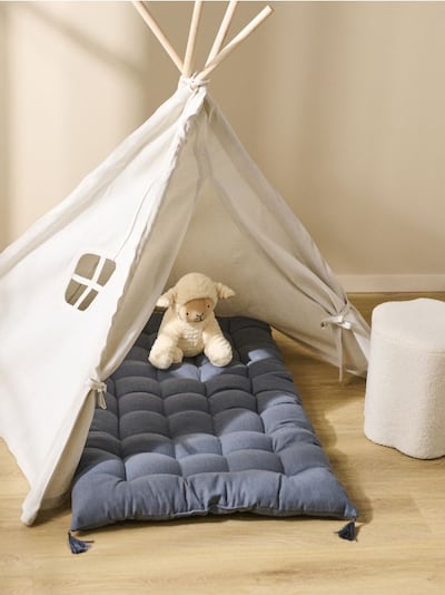 Prošívaný podlahový polštář