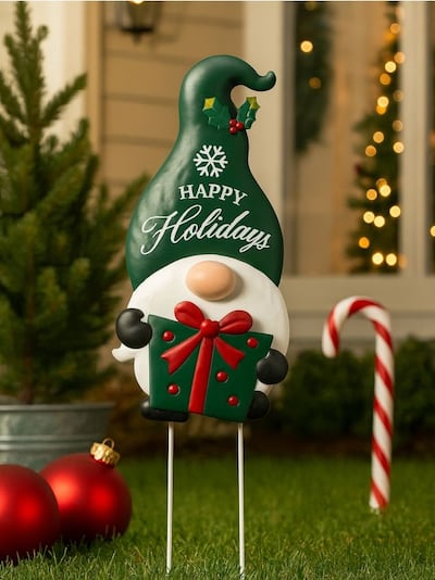 Świąteczna dekoracja w kształcie skrzata