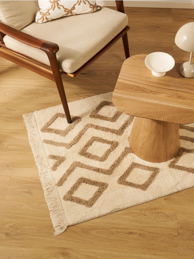 Sinsay - Covor tuftat cu model geometric și franjuri - crem