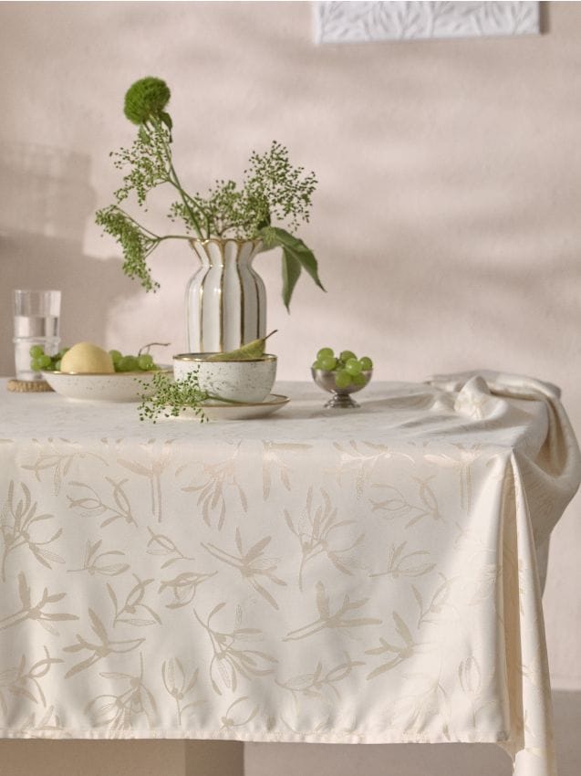 Sinsay - Față de masă cu motiv vegetal - crem