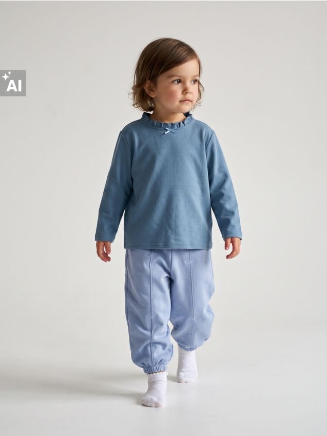 Sinsay - Ažurna bluza s volanom uz izrez