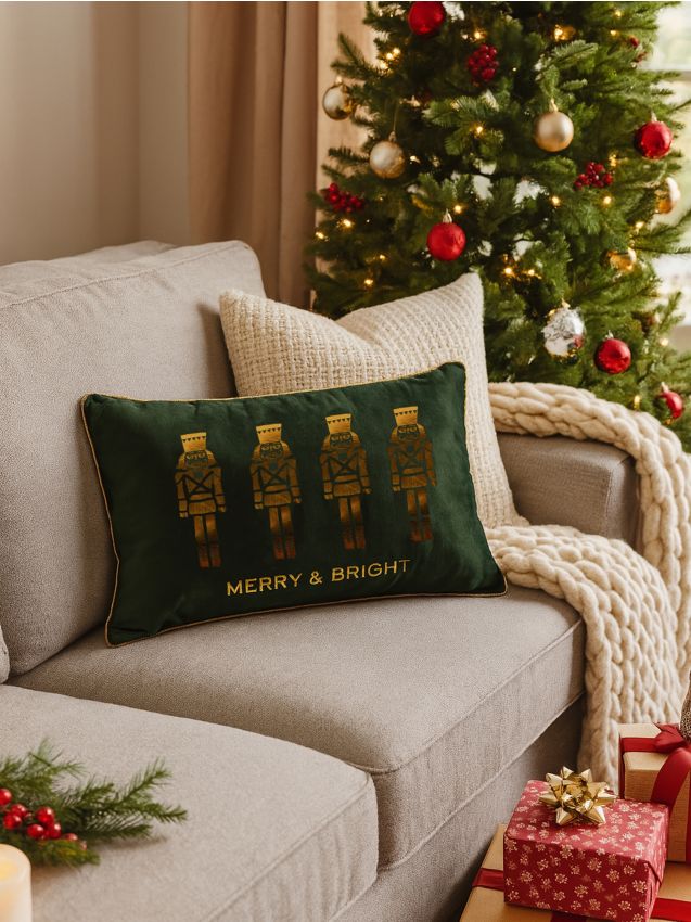 Sinsay - Dekoratívny vankúš s motívom luskáčika - zelená