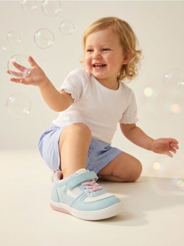 Sinsay - Sneakers cu talpă LED luminoasă și branț din piele - multicolor