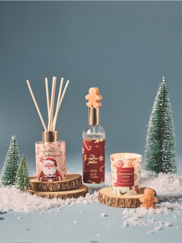 Sinsay - Set parfumat de Crăciun: lumânare, difuzor și parfum de interior Gingerbread Cookie 3 pack - multicolor