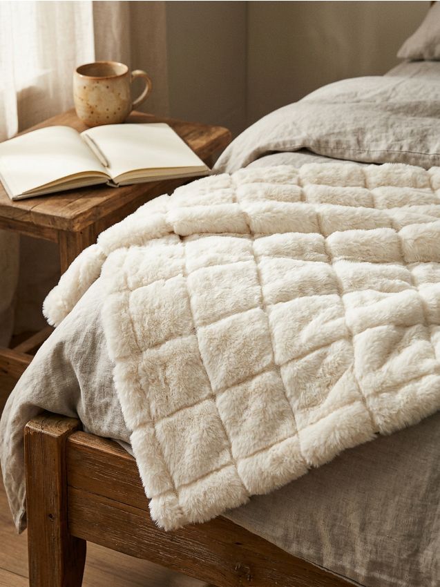 Sinsay - Cuvertură matlasată pentru pat - crem