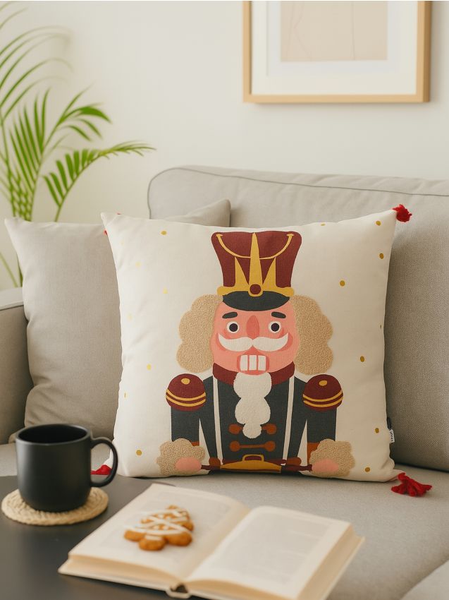 Sinsay - Vianočný vankúš s motívom vojaka z Louskáčka - viacfarebná
