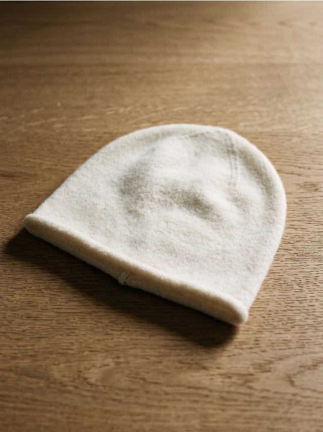 Sinsay - Căciulă Beanie cu Vâscoză - crem