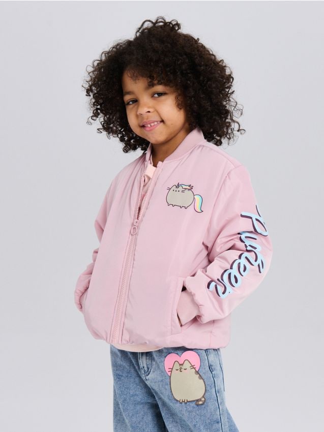 Sinsay - Kurtka bomberka z nadrukiem na plecach Pusheen the Cat - różowy