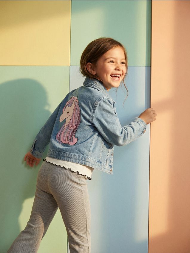 Sinsay - Jachetă din denim cu imprimeu unicorn - albastru