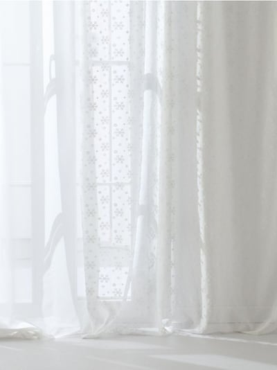 Zavesa s motivom snežnih pahulja