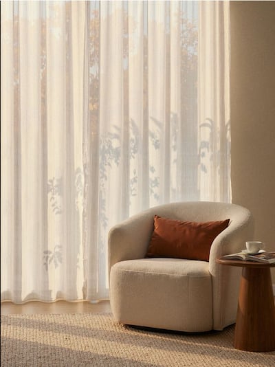 Kardin dekoratiivse niidiga