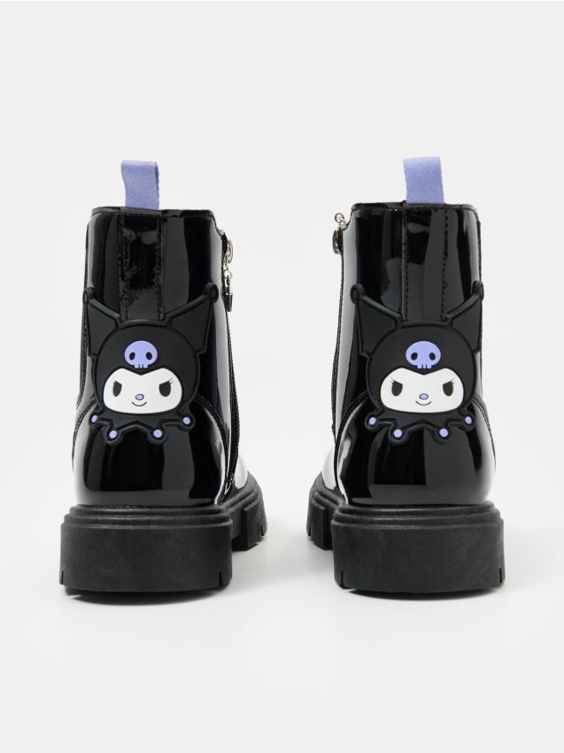 Sinsay - Ghete cu detalii din blană artificială Kuromi - negru