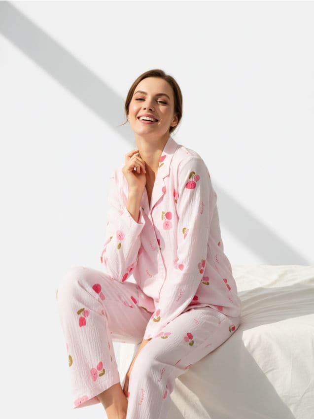 Sinsay - Pijamă din două piese cu motiv de trandafiri - roz-pastel